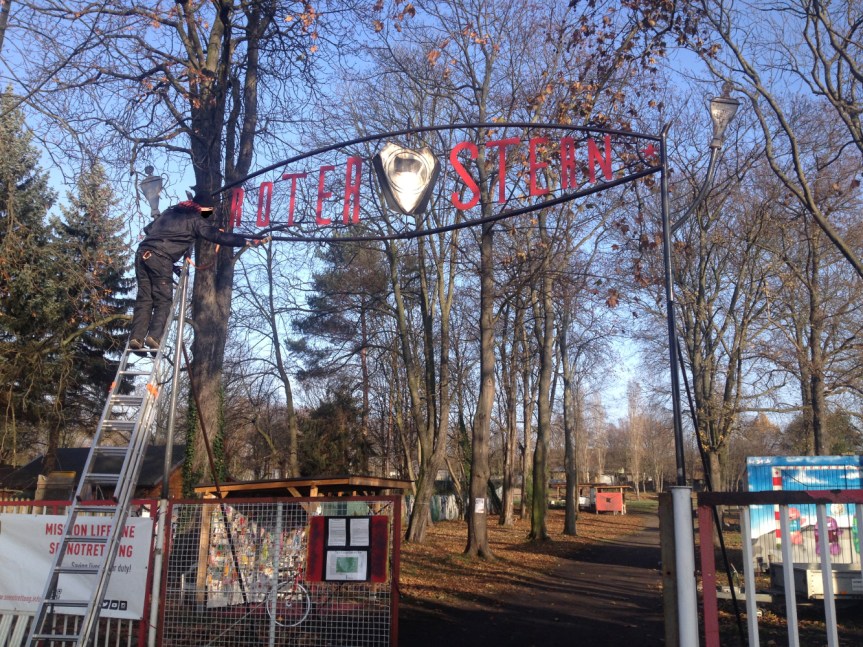 bau des torbogen für den eingang des sportpark&nbsp;dölitz